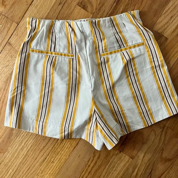 NWOT Abercrombie & Fitch high waisted shorts, size small - Picture 2 of 3